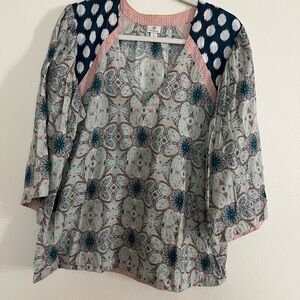 Versona Gray and White Boxy Blouse